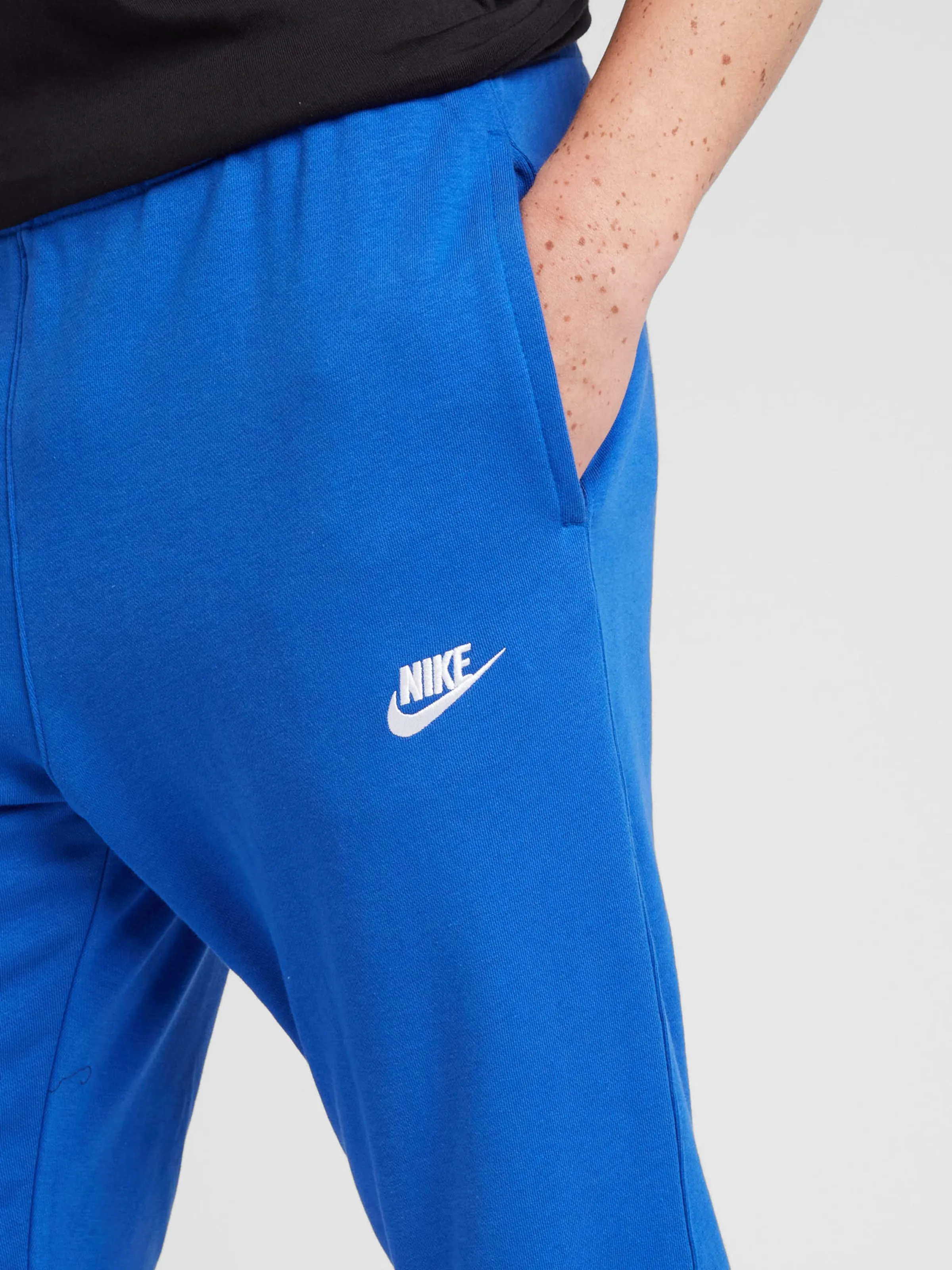 Tapered Pantalón Nike Sportswear en Azul Real