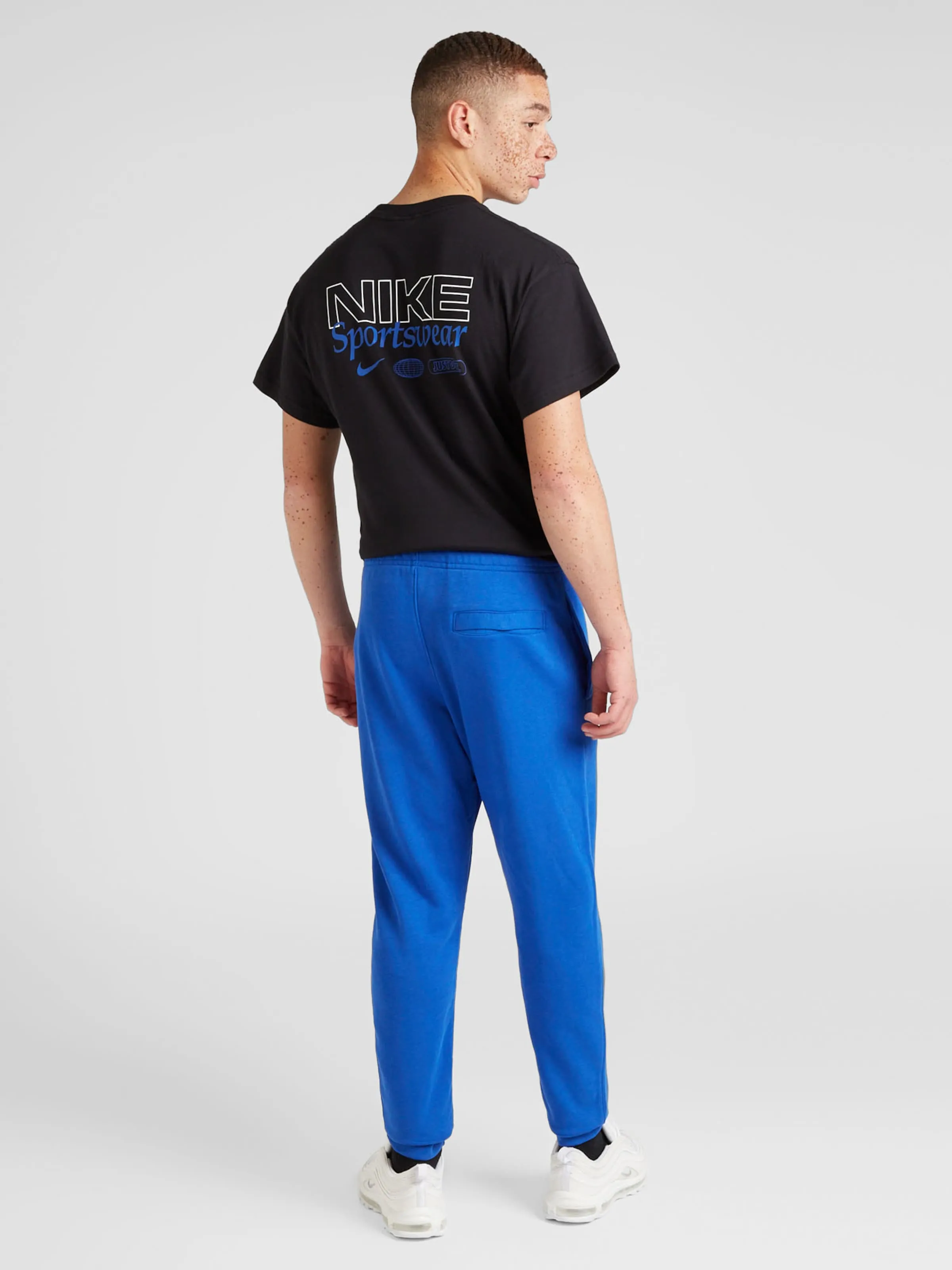 Tapered Pantalón Nike Sportswear en Azul Real