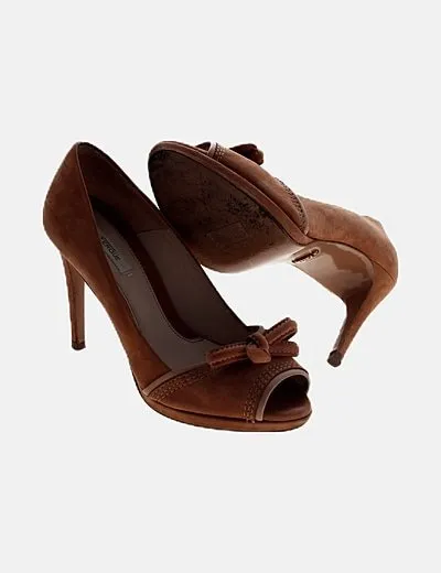 Uterqüe Zapatos de tacón nude con lazo