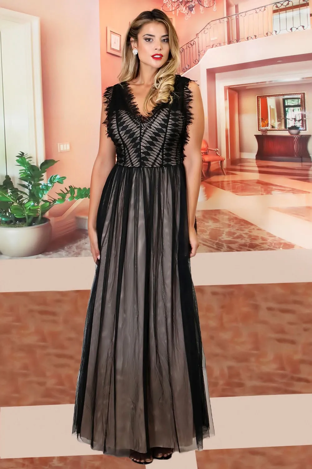 Vestido de noche de tul negro y beige