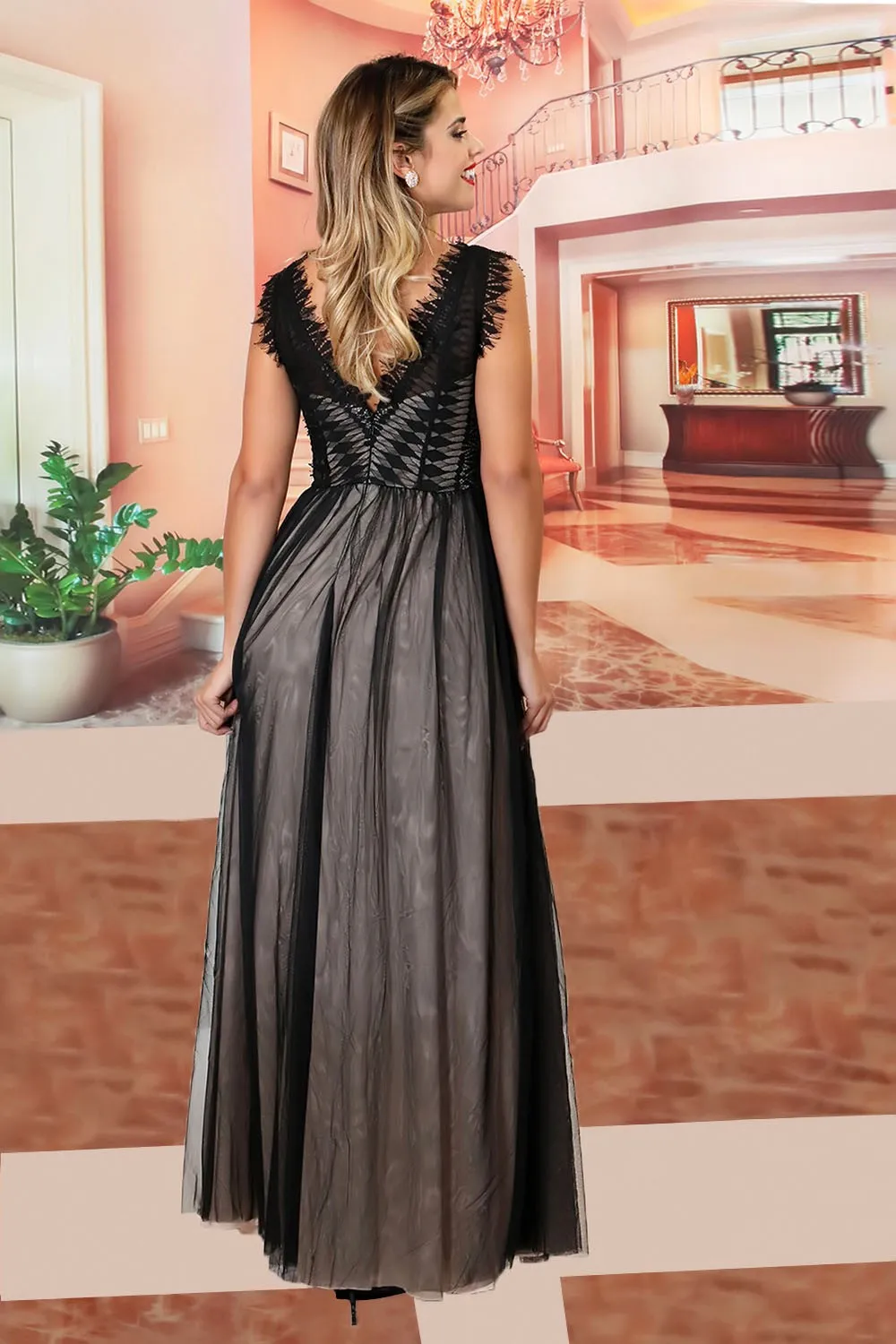 Vestido de noche de tul negro y beige