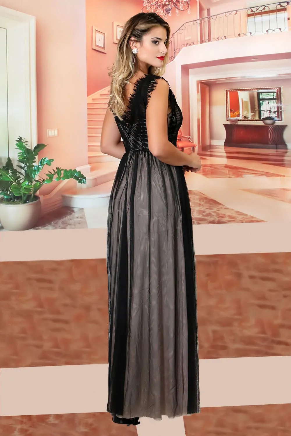 Vestido de noche de tul negro y beige