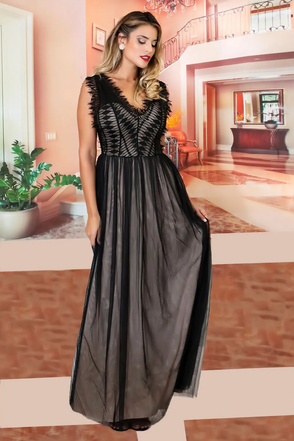 Vestido de noche de tul negro y beige