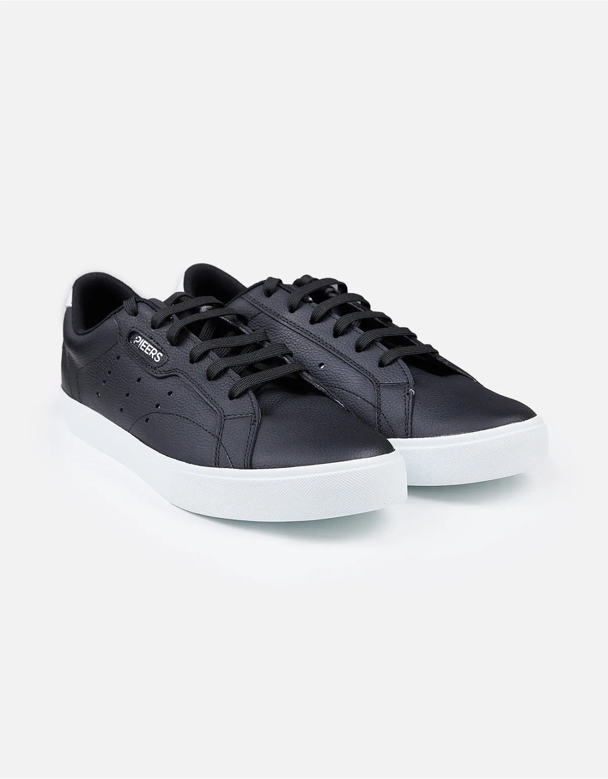 Zapatilla color negro para hombre