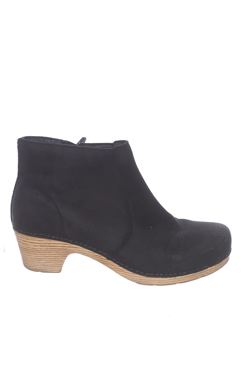 ZAPATOS COLOR NEGRO  DANSKO