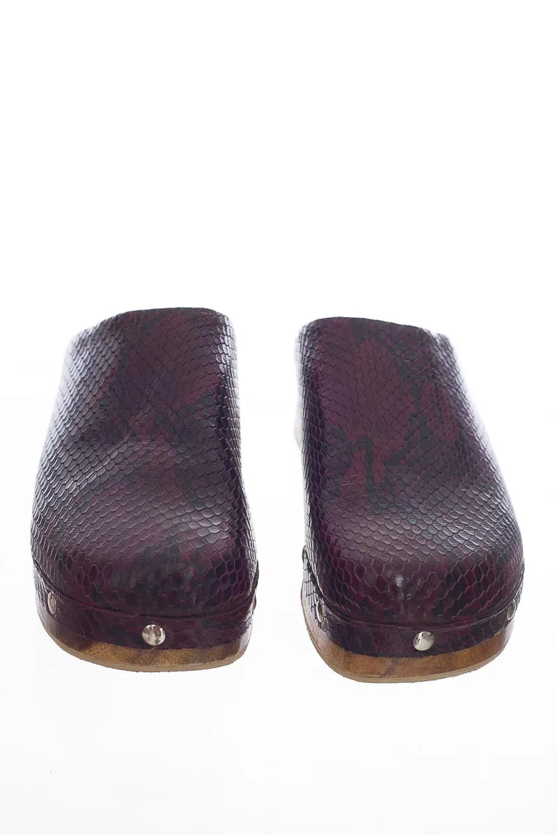 ZAPATOS COLOR VINOTINTO  LA ZAPATERA