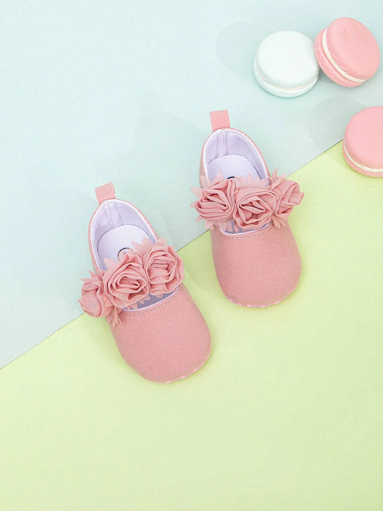 Zapatos de Bebé con Flores Rosadas