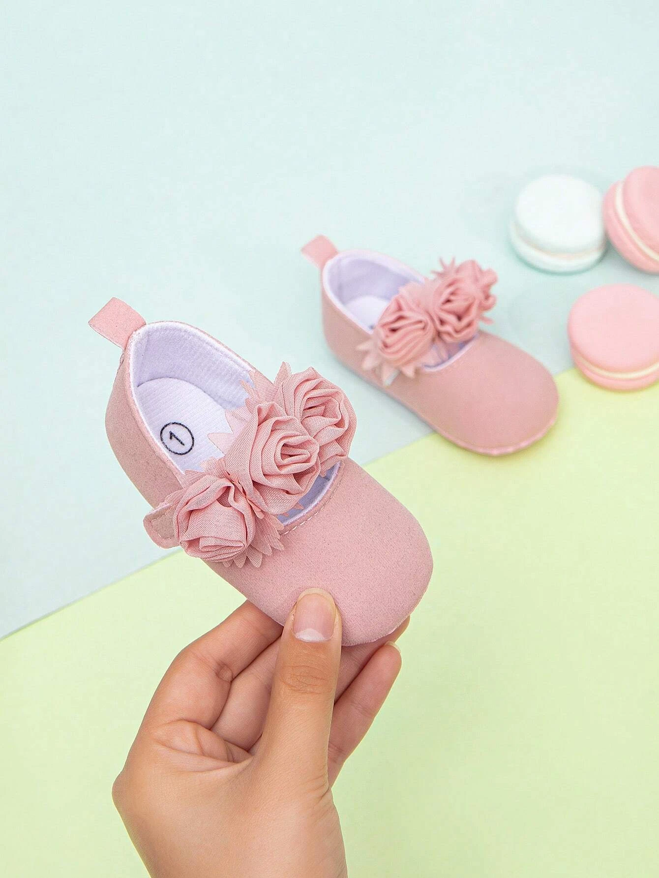 Zapatos de Bebé con Flores Rosadas