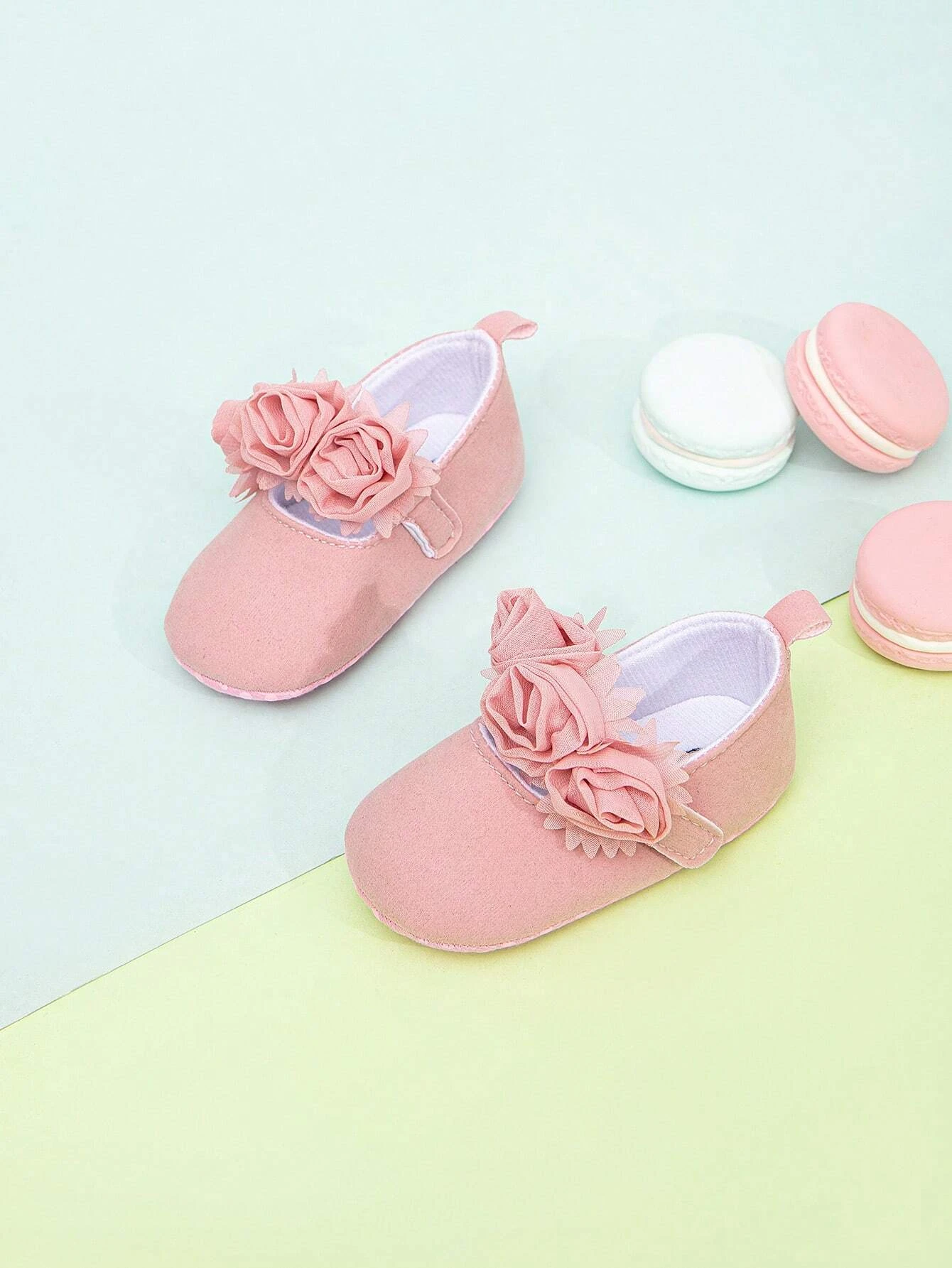 Zapatos de Bebé con Flores Rosadas